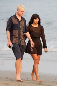 Jameela-Jamil---Stroll-on-the-Miramar-beach-20.jpg