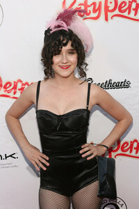 June-17-Katy-Perry-Record-Release-Party-shannon-woodward-14022853-401-600.jpg