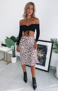 Kacia_Skirt_Pink_Leopard-02_660x1024_crop_bottom.jpg