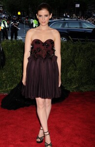 Kate-Mara-hot-boobs.jpg