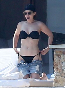 Kate-Mara-in-Black-Bikini-2016-6.jpg