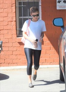 Kate-Mara_-Hits-the-gym-in-LA--02-662x916.jpg