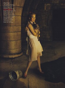 Leibovitz_US_Vogue_December_2005_20.thumb.jpg.f4522ba89b8cd6ada534cd99ef51202c.jpg