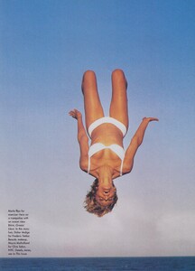 Leibovitz_US_Vogue_June_1996_08.thumb.jpg.d87b38a8f5f67fbc969487eb2afab014.jpg