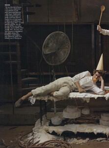 Little_Leibovitz_US_Vogue_December_2009_07.thumb.jpg.e3e3ae5953eab224080865838d7eee8b.jpg