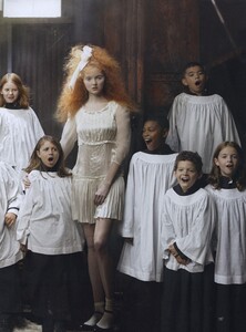 Little_Leibovitz_US_Vogue_December_2009_12.thumb.jpg.a3edc72fef401595f6cfa88dd0ca3906.jpg