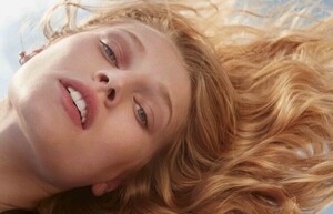 Mugler-Angel-Toni-Garrn-3-scaled-750x483.jpg