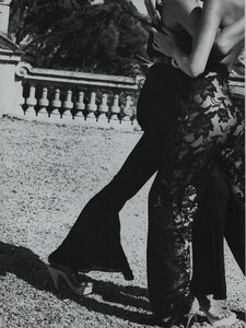 Newton_US_Vogue_November_1992_01.thumb.jpg.46efad93c5d1d8447962e298a4f94508.jpg