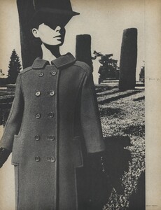 Newton_US_Vogue_October_15th_1965_01.thumb.jpg.530895f67377b47f2b43ca354e413638.jpg