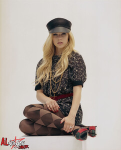 Nylon-Magazine-Outtakes-avril-lavigne-12869782-1000-1236.jpg