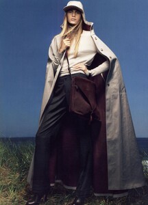 Penn_Meier_US_Vogue_December_2003_03.thumb.jpg.9241662910507048912a594c7dc4fc75.jpg
