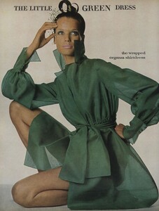 Penn_US_Vogue_April_1st_1968_03.thumb.jpg.492c6dd5f3ac277ad527fd11dd440f02.jpg