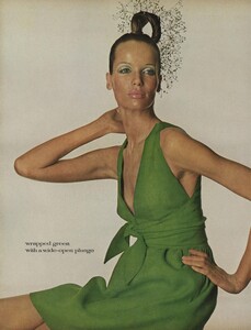 Penn_US_Vogue_April_1st_1968_05.thumb.jpg.538889c3fbd4333f75e81d4171fe20d4.jpg