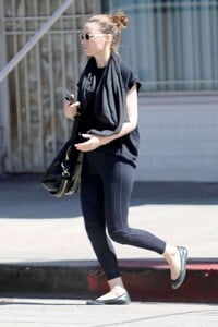 Rooney-Mara-in-Leggings--08-662x993.jpg