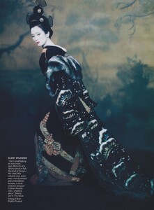 Roversi_US_Vogue_December_2005_01.thumb.jpg.e116634f2b8d1794dc4942c6425ff6dc.jpg