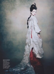 Roversi_US_Vogue_December_2005_04.thumb.jpg.637a999af9999856767a0a6cfa0ccdc8.jpg