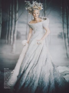 Roversi_US_Vogue_December_2005_08.thumb.jpg.084eb76842fa36c8099190fbd283c73e.jpg