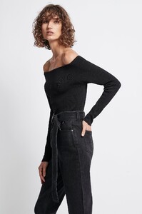 S12-20AJ1116_Psychedelia_OffShoulder_Crepe_Logo_Top_Onyx-20254-Aje-0568.jpg
