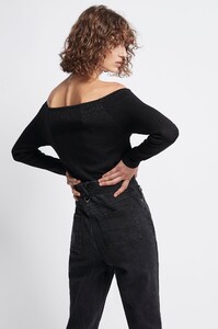 S12-20AJ1116_Psychedelia_OffShoulder_Crepe_Logo_Top_Onyx-20254-Aje-0573.jpg