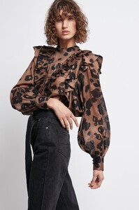S2-Liberation_Frill_Bib_Blouse_20AJ1192_Leopard-20254-Aje-0761.jpg
