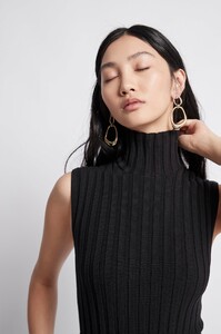 S30-20AJ1074_Overture_Ribbed_Sleeveless_Turtleneck_Black-20135-AJE-4L-1593.jpg