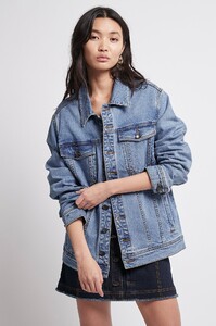 S42-20AJ2051_Tori_Denim_Jacket_Classic_Wash-20399-Aje-1598.jpg