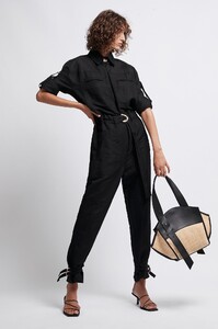 S48-20AJ6005_Amulet_Fan_Bag_Black-20042-AJE-4L-0143.jpg