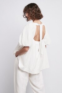 S48-20RE1343_Positive_Blouse_White-20681-Aje-0902.jpg