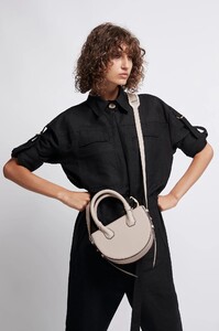 S52-20AJ6000_Silvatica_Cross_Body_Bag_Oatmeal_Brown-20042-AJE-4L-0249_result.jpg