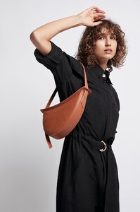 S55-20AJ6002_Silvatica_Shoulder_Bag_Tan-20042-AJE-4L-0301.jpg