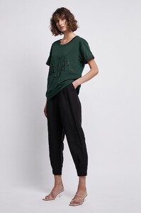 S58-19AJ1254_Banksia_Sequin_Logo_Tee_Bonsai-20681-Aje-1800.jpg