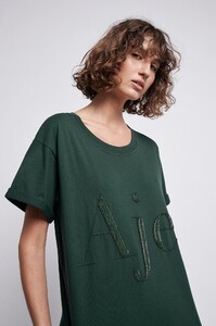 S58-19AJ1254_Banksia_Sequin_Logo_Tee_Bonsai-20681-Aje-1815.jpg