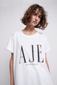 S66-20AJ1178_Rebellion_Heritage_Logo_Tee_White_Black-20681-Aje-0921.jpg