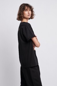 S7-20RE1366_Adopt_Change_Tee_Black-20681-Aje-1846.jpg