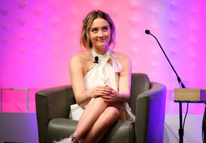 Saoirse-Ronan-at-31st-Santa-Barbara-International-Film-Festival--12.jpg