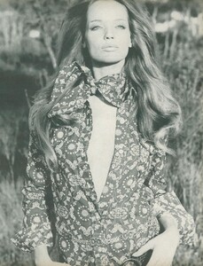 Shirt_Rubartelli_US_Vogue_January_15th_1969_04.thumb.jpg.21b90b00807a57963eff74c96cf3cf27.jpg