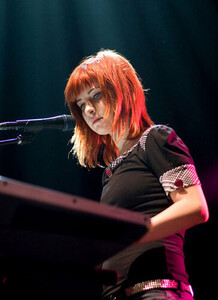 Short-Fringe-hayley-williams-hair-20710688-364-500.jpg