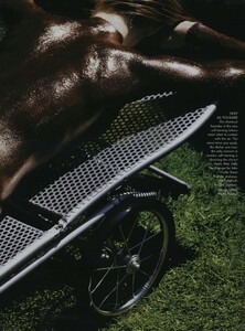 Sinless_Ritts_US_Vogue_June_1999_02.thumb.jpg.4a0502e3bc8fd112775774ad3640fae1.jpg