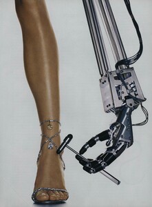 Sole_Meier_US_Vogue_June_1999_02.thumb.jpg.c91b13a574440ebccaf260a41e05fa4f.jpg