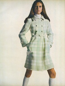 Stern_US_Vogue_January_15th_1969_06.thumb.jpg.102008615845d08aea2b6953f3353bdf.jpg