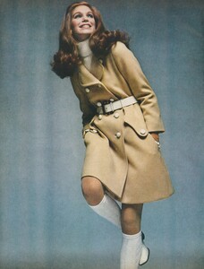 Stern_US_Vogue_January_15th_1969_09.thumb.jpg.3ed1c951f16835541bfe19463cac9a0a.jpg