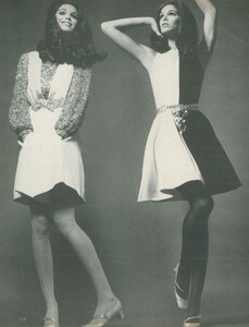Stern_US_Vogue_January_15th_1969_21.thumb.jpg.e40d74a88fd4580d968391d9a8947b23.jpg