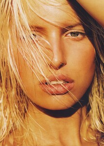 Testino_US_Vogue_December_2003_03.thumb.jpg.39013636a0c7b8b264638ff7ac11ac5d.jpg