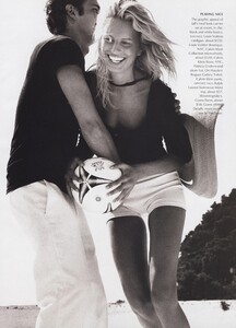 Testino_US_Vogue_December_2003_08.thumb.jpg.e4b8cd86f39714d444f8c5567ee52a70.jpg