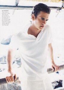 Testino_US_Vogue_December_2003_13.thumb.jpg.3b22b2d7faca202f3ec7cab7d65e94e1.jpg