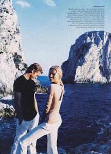 Testino_US_Vogue_December_2003_17.thumb.jpg.bc5f657eff77096e778dc316372d6faf.jpg