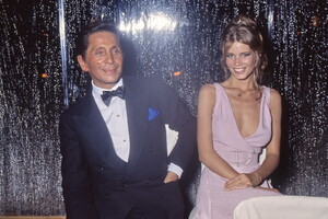 VALENTINO-GARAVANI-CLAUDIA-SCHIFFER-FALDONE-29-ANTROPOLOGIA-SOCIALE865_resize.jpg