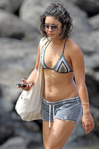VHbikinicandid0240.jpg