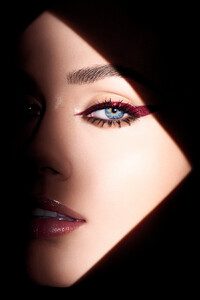 VanityFairItaly_BaardLunde.thumb.jpg.b7f24bc788011eb5d31dd941198a274c.jpg