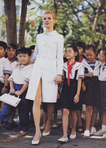 Vietnam_Weber_US_Vogue_June_1996_03.thumb.jpg.4d078065411b78790132a51ab01c3153.jpg
